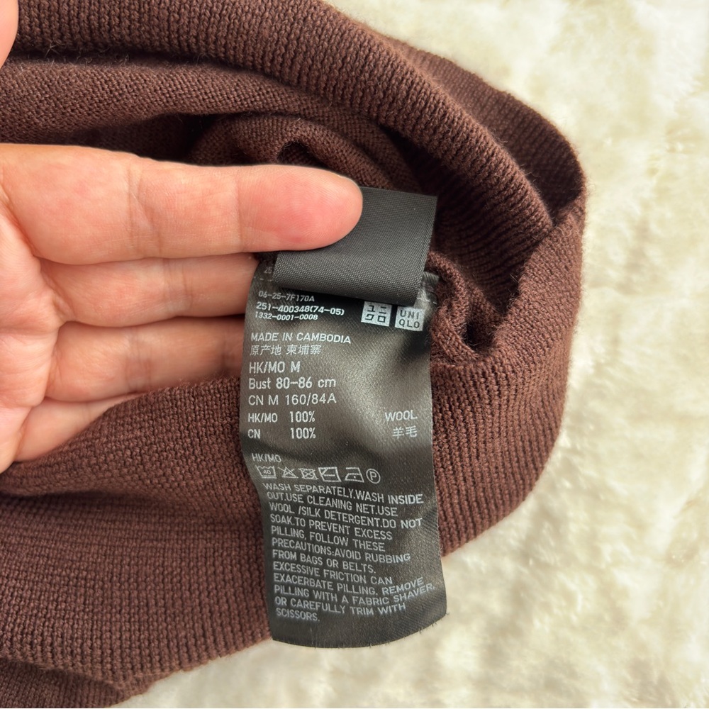 Women’s Uniqlo Fine Merino Wool Sweater M - Picture 4 of 4